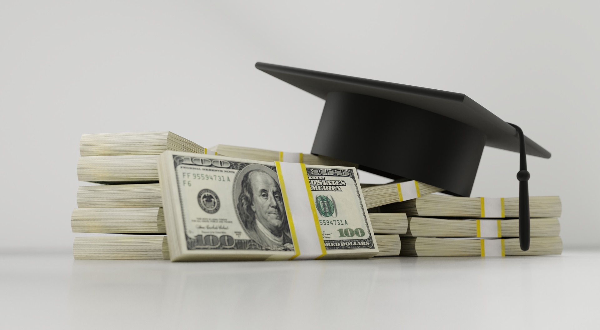 Navigating Student Loans: A Comparison Between the USA and the UK